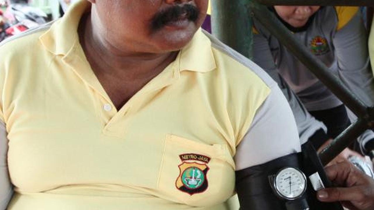 Puluhan Polisi gendut ikuti senam kurus di TMII