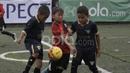 Pemain Serpong City (merah) berebut bola dengan pemain Abstrax FA dalam final Plate U-10 Serpong City International Soccer Tournament di Sabnani Park, Tangerang Selatan. Minggu (4/12/2016). (Bola.com/Arief Bagus)