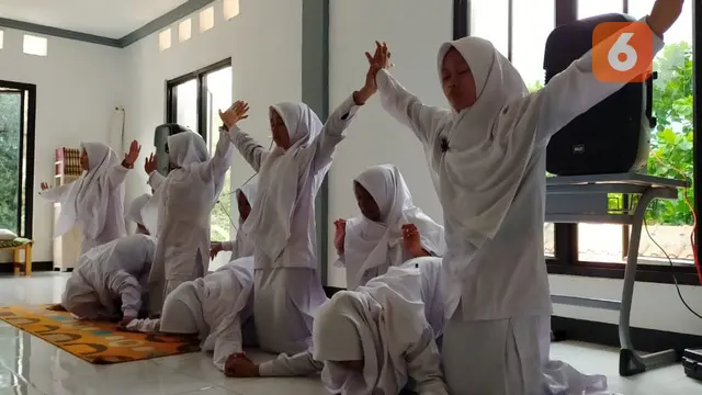 Tari saman Santriwati Takwinul Ummah
