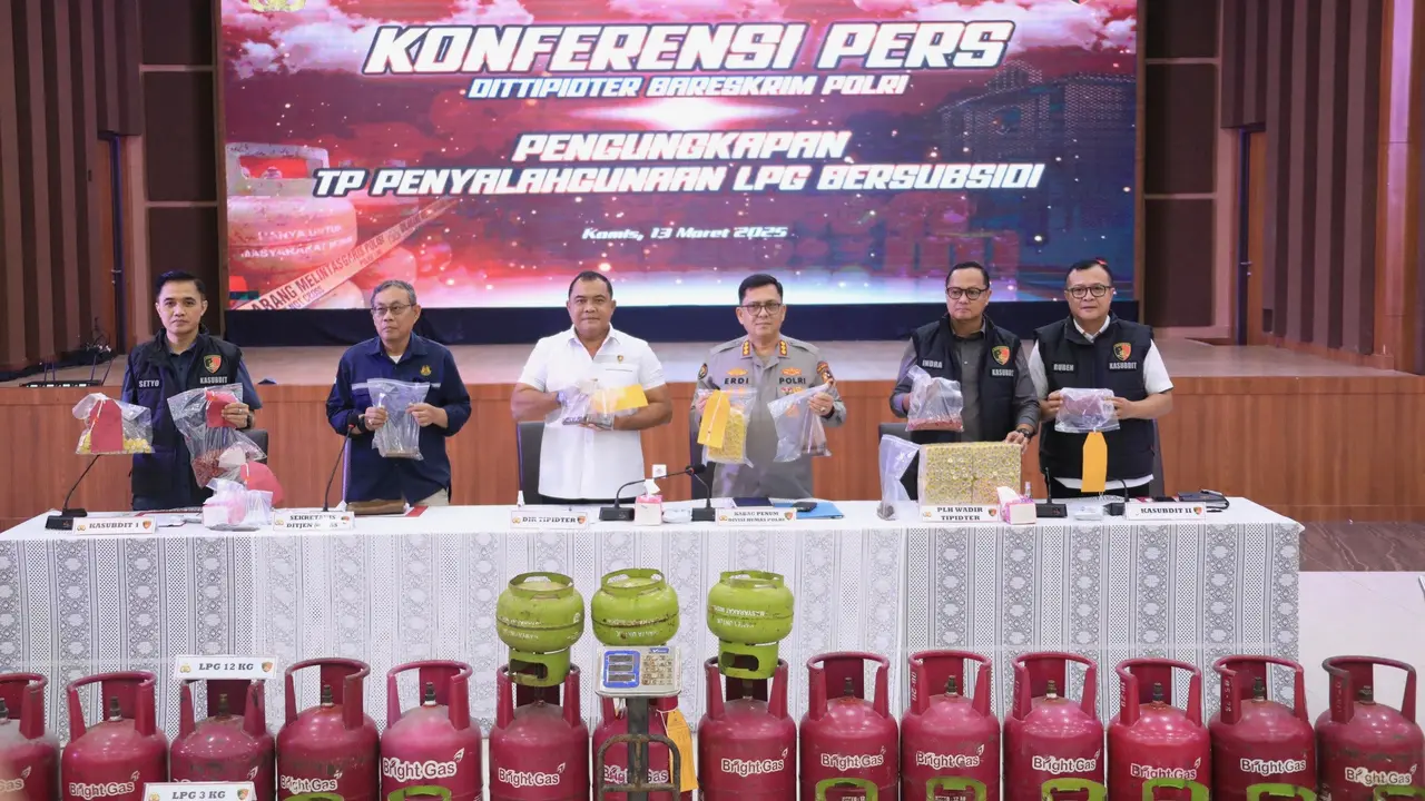 Bareskrim Polri mengungkap kasus penyalahgunaan gas LPG 3 kilogram di Bogor, Bekasi, dan Tegal.