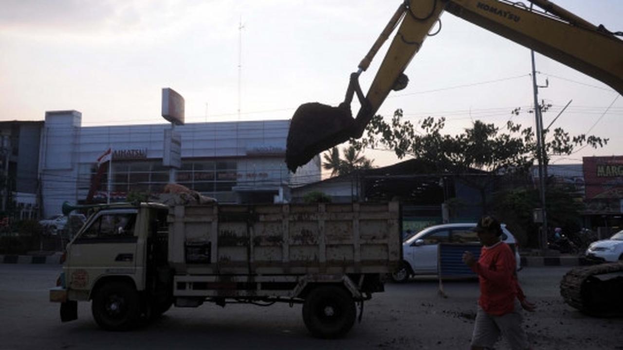 Cegah banjir, sepanjang Jalan Margonda digali buat saluran air baru
