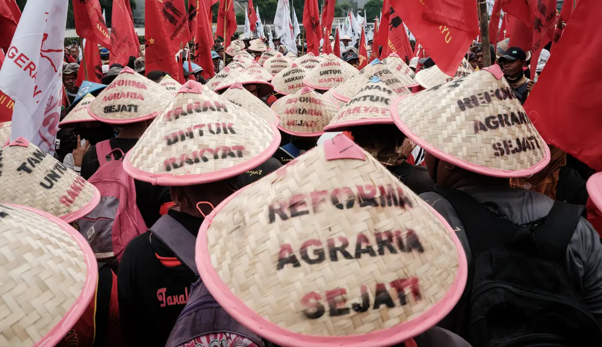 Para petani menyuarakan sejumlah tuntutan terkait reforma agraria yang dinilai belum berpihak pada masyarakat kecil. (Yasuyoshi CHIBA/AFP)