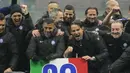 Gelar keenam sekaligus terbaru yang diraih Simone Inzaghi bersama Inter Milan yang melengkapi raihan seluruh tiga trofi domestik di kasta tertinggi sepak bola Italia adalah trofi juara Serie A Liga Italia musim 2023/2024. Kepastian itu didapat usai mengalahkan AC Milan 2-1 pada laga pekan ke-33 Serie A, Senin (22/4/2024). (AP Photo/Luca Bruno)