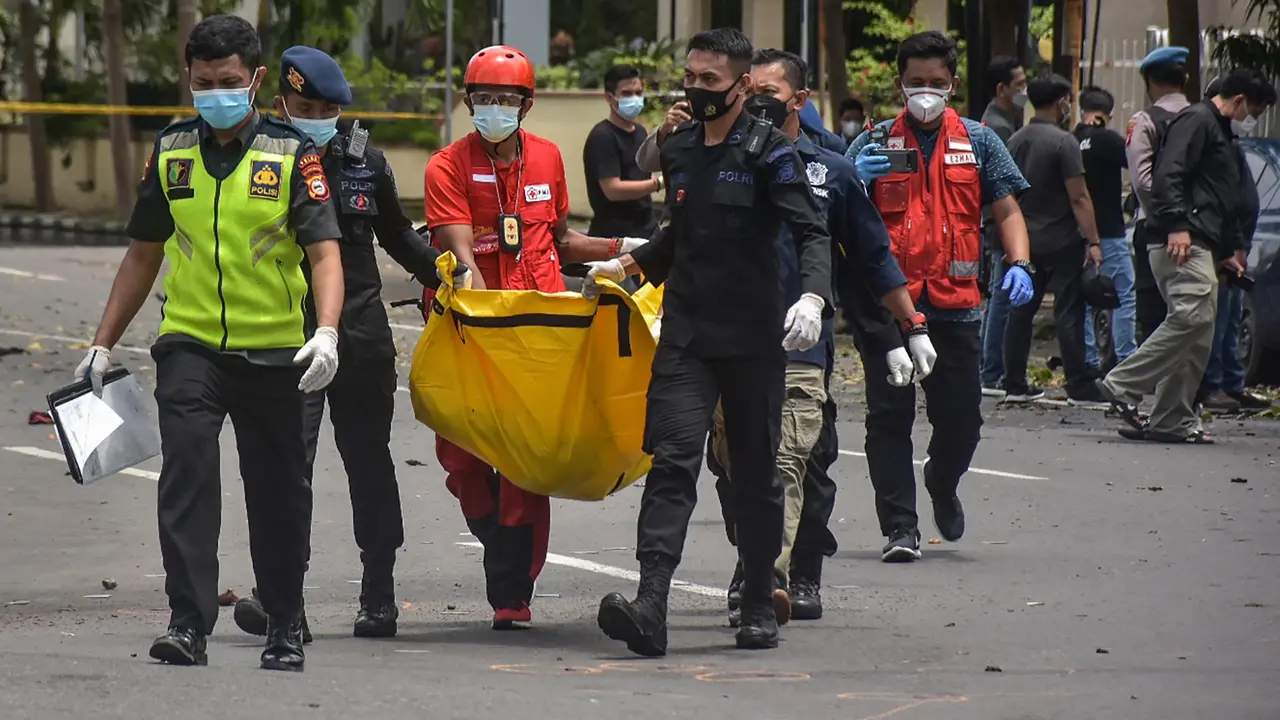 Polisi Amankan Jenazah Terduga Pelaku Bom Bunuh Diri Gereja Katedral Makassar