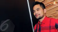 Teuku Wisnu sudah memiliki bayangan nama yang bakal dipakaikan untuk sang anak. Ia pun mempersiapkan 2 nama bagi 2 jenis kelamin (Liputan6.com/Faisal R Syam).