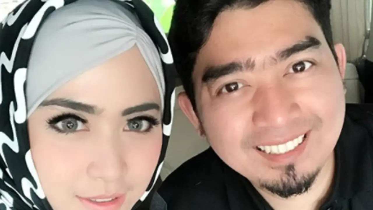 Ustaz Solmed dan April Jasmine