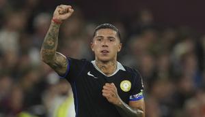 Selebrasi gol Enzo Fernandez pada laga Chelsea vs West Ham di pekan ke-2 Premier League 2025/2026 (c) AP Photo/Dave Shopland