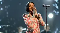 Rihanna dibantu Drake melewati masa sulit dalam hidup (Christopher Polk/Getty Images for NARAS/AFP)