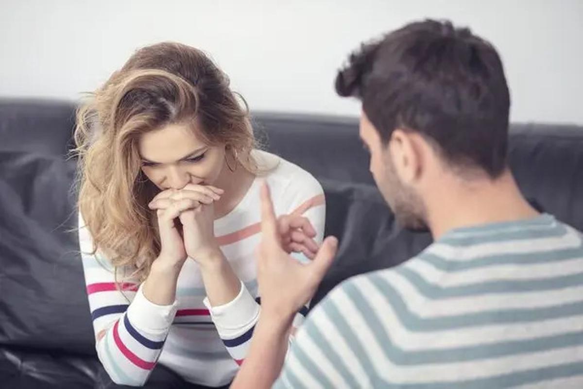 5 Sikap Ini Bisa Menandakan Pasanganmu Tidak Tulus Mencintaimu