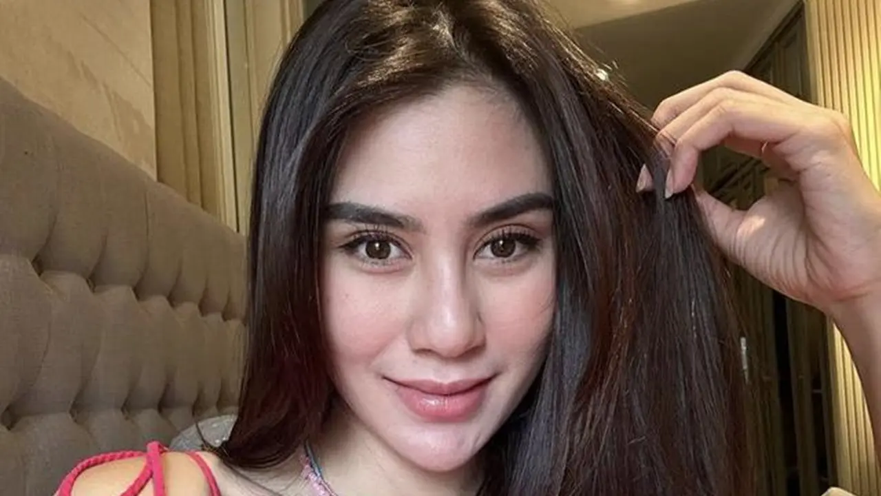 Disebut Oplas Bagian Hidung, Ini Potret Syahnaz Sadiqah Tanpa Makeup yang Memesona