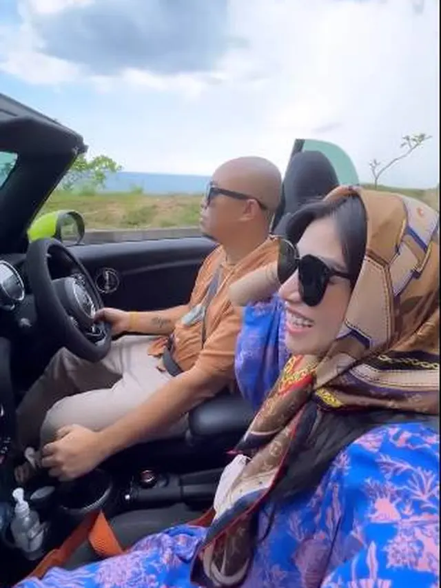Mesra Berdua, Ini 7 Momen Bulan Madu Dadakan Nisya Ahmad Ke Bali