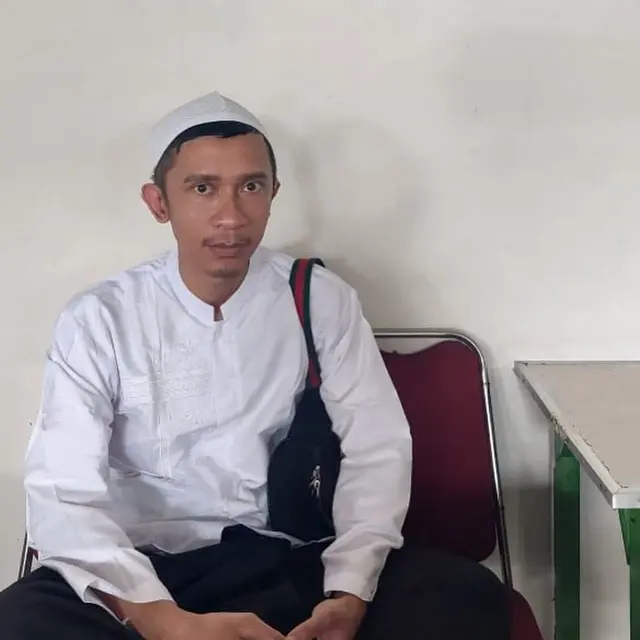 6 Potret Terbaru Aming Pakai Baju Koko dan Peci, Penampilannya yang Macho Banjir Pujian