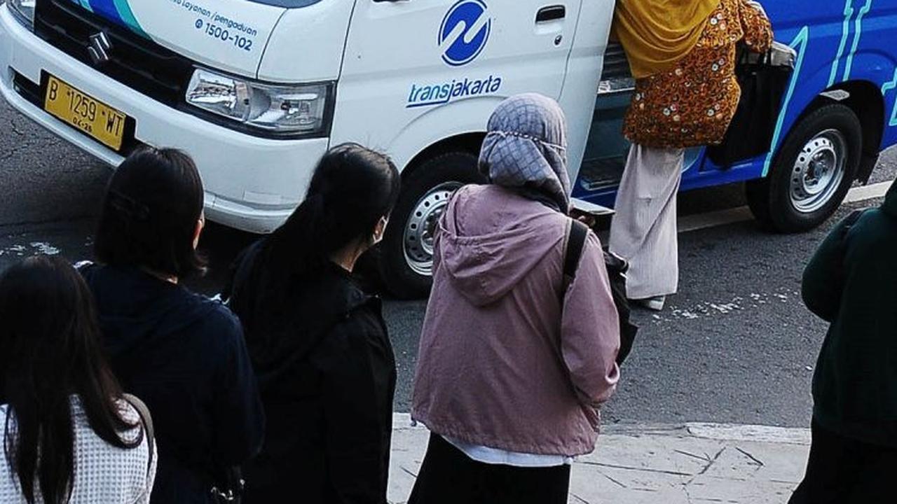 FOTO: Penumpang Jak Lingko Inisiatif Ciptakan Budaya Tertib Mengantre Naik Angkot, Beginilah Penampakannya