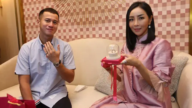 COO Passion Jewelry Group, Airyn Tanu, bersama Herjunot Ali (dok.Passion Jewelry)