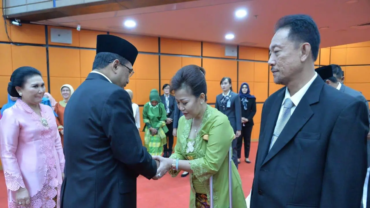 Menhub Budi Karya Sumadi melantik Polana Banguningsih Pramesti sebagai Direktur Jenderal Perhubungan Udara Kementerian Perhubungan. Dok Kementerian Perhubungan.