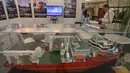 Miniatur rig pada pameran Indonesian Petroleum Association di Jakarta Convention Center, Jakarta, Rabu (20/5/2015). (Liputan6.com/Faizal Fanani)