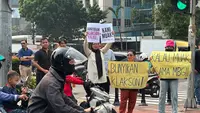 Kritik MBG, Pengunjuk Rasa Ajak Pengguna Jalan Bunyikan Klakson