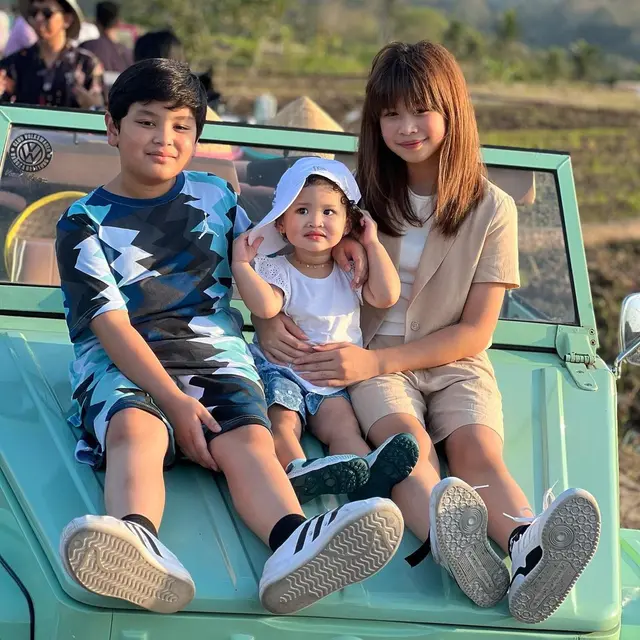 [Fimela] Liburan keluarga Wendi Cagur