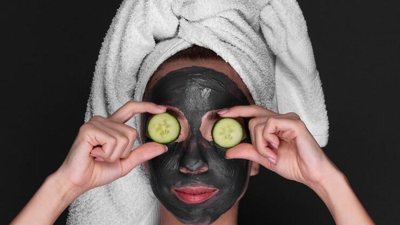 9. Gunakan Blackhead Mask untuk Solusi Instan