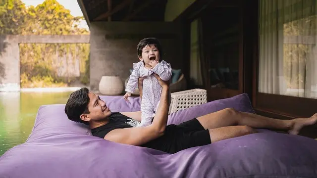 Momen Liburan Keluarga Kecil Tarra Budiman (sumber: instagram/@tarrabudiman)