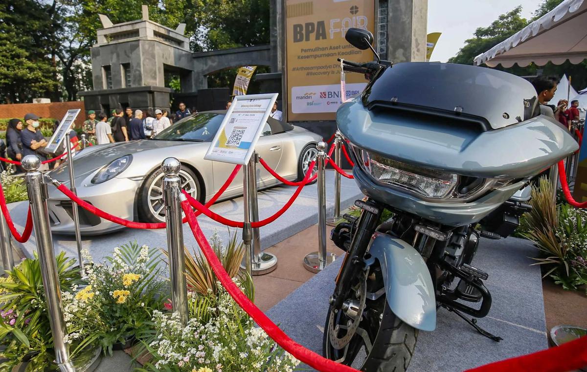 DFOTO: Dari Ferrari Ducati Hingga Tas Mewah Dipamerkan untuk Dilelang di CFD Sudirman