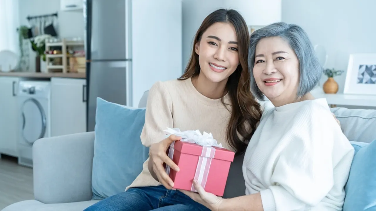 Butuh Inspirasi Hadiah Buat Ibu Tercinta? Perhiasan Emas dan Perhiasan Berlian Jadi Pilihan Terbaiknya