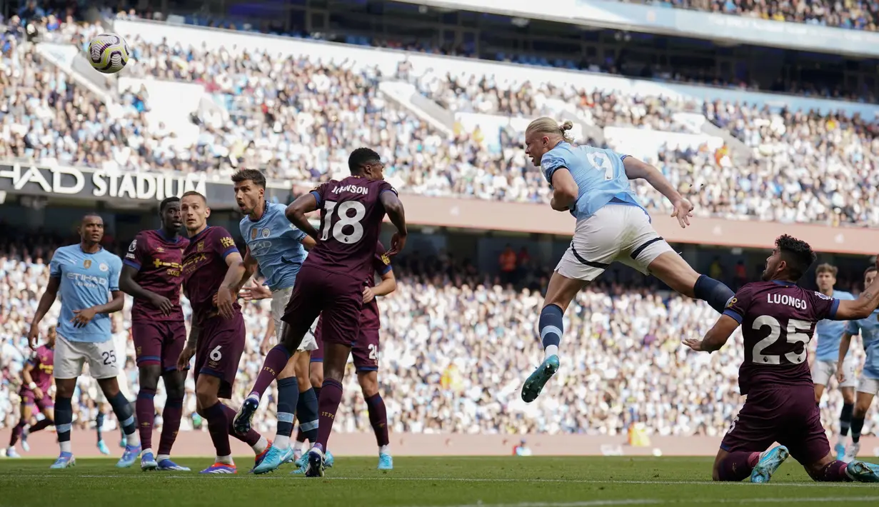 Ini adalah hattrick ketujuh Erling Haaland di Premier League dan gol keempatnya dari dua laga di Premier League 2024-2025. (AP Photo/Dave Thompson)