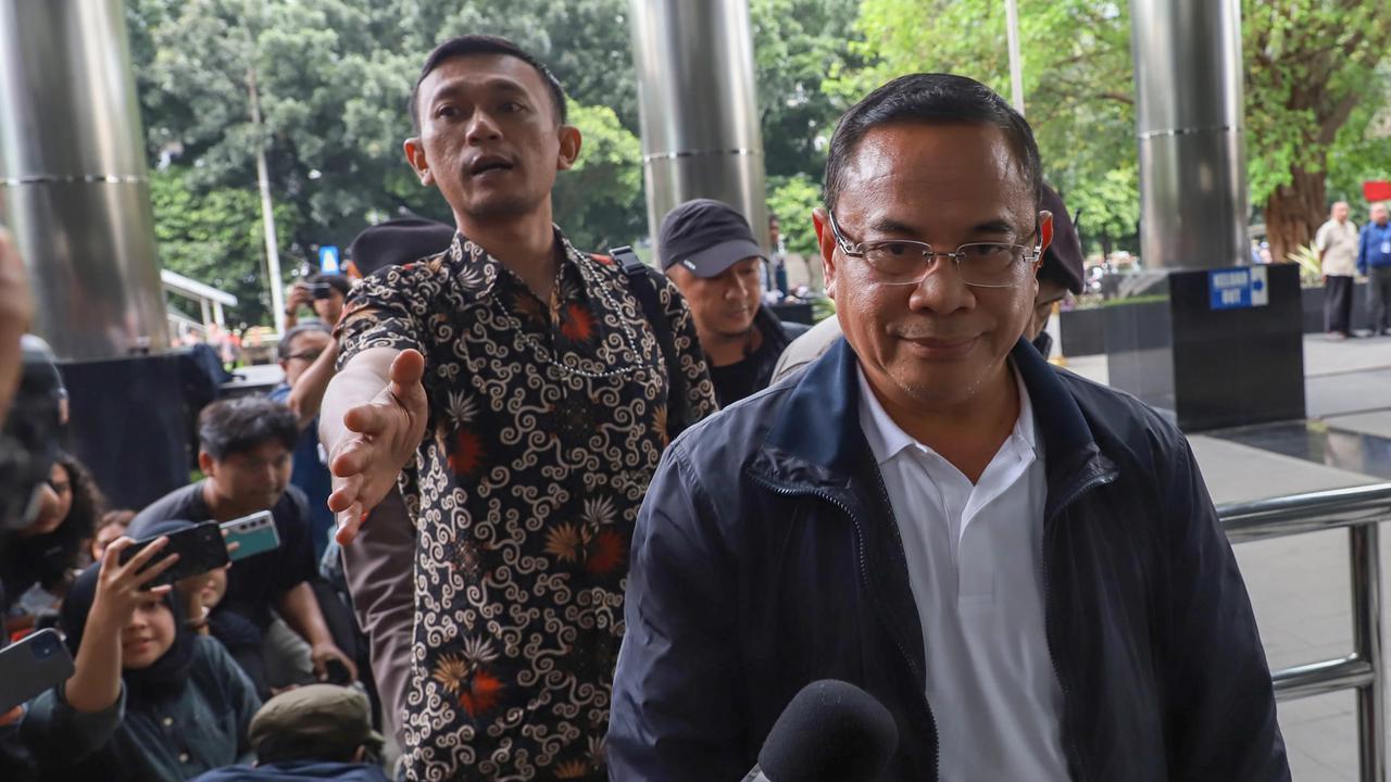 FOTO: Bupati Pati Sudewo Tiba di Gedung KPK Usai Terjaring OTT