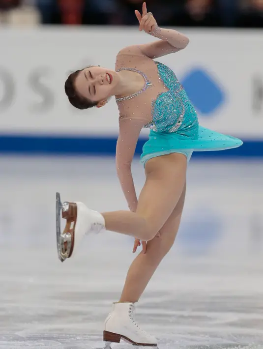 Ekspresi peserta kompetisi Es Skating wanita asal  Korea, Choi Dabin saat menunjukkan aksinya di atas seluncur es dalam ISU World Figure Skating Championships 2017 di Helsinki, Finlandia, (31/3). (AP Photo / Ivan Sekretarev)