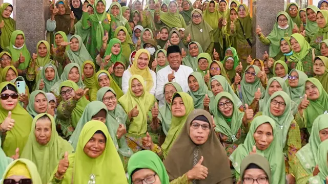 Muslimat Nahdlatul Ulama atau Muslimat NU Majalengka mendukung Bakal Calon Bupati (Bakal Cabup) Majalengka Eman Suherman di Pemilihan Kepala Daerah 2024 (Pilkada 2024).