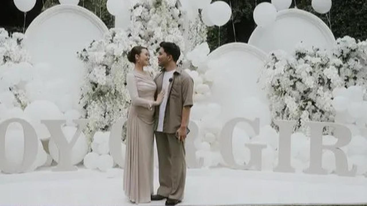 Potret Mesra Aaliyah Massaid dan Thariq Halilintar di Acara Gender Reveal Anak Pertama