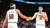Selebrasi pemain Nuggets saat mendepak Suns di play-off NBA