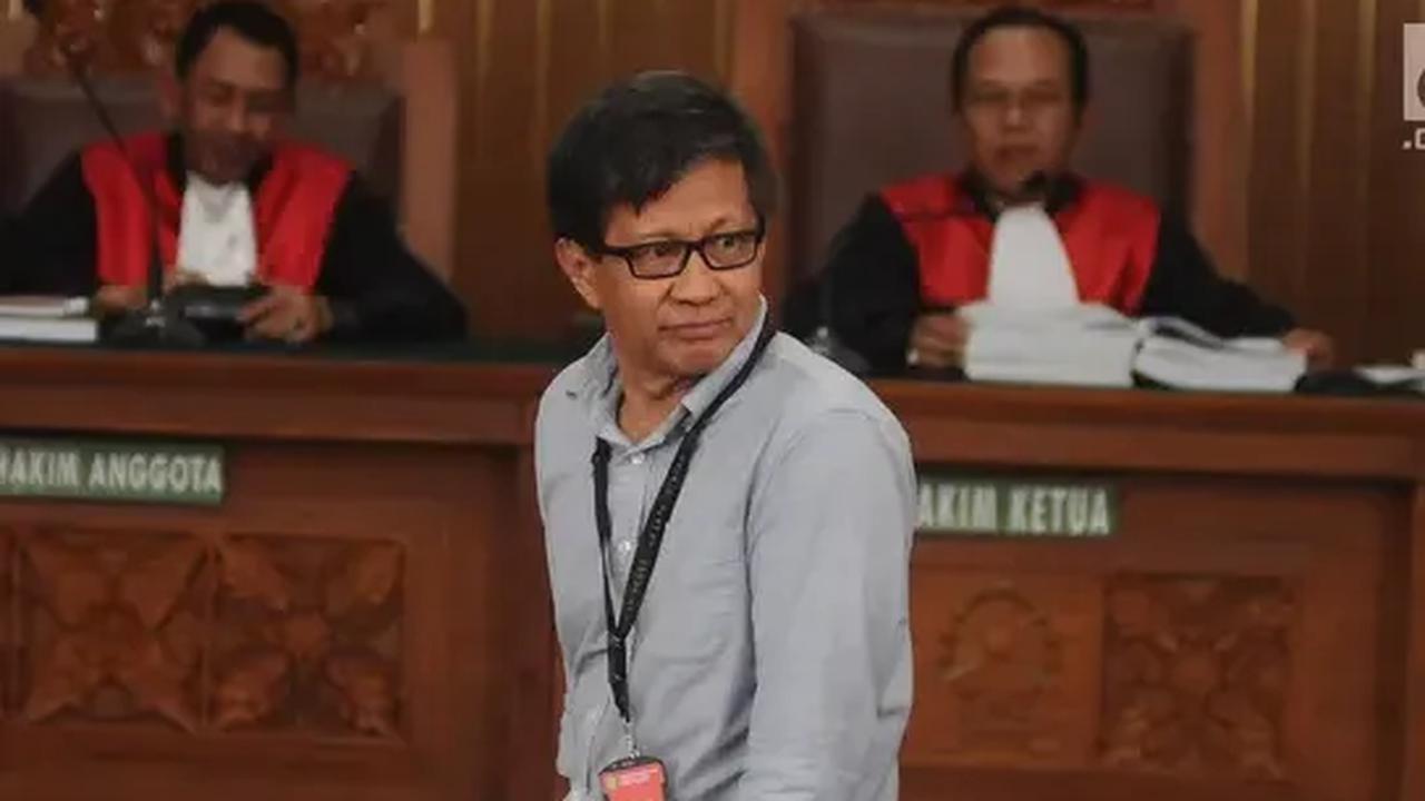 Rocky Gerung berhasil menjadi pusat perhatian usah membuat sejumlah kontroversi melalui pernyataannya.