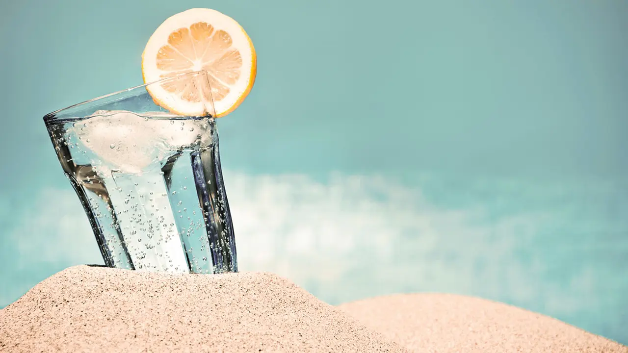 Minum Air Hangat VS Air Dingin, Mana yang Lebih Baik?