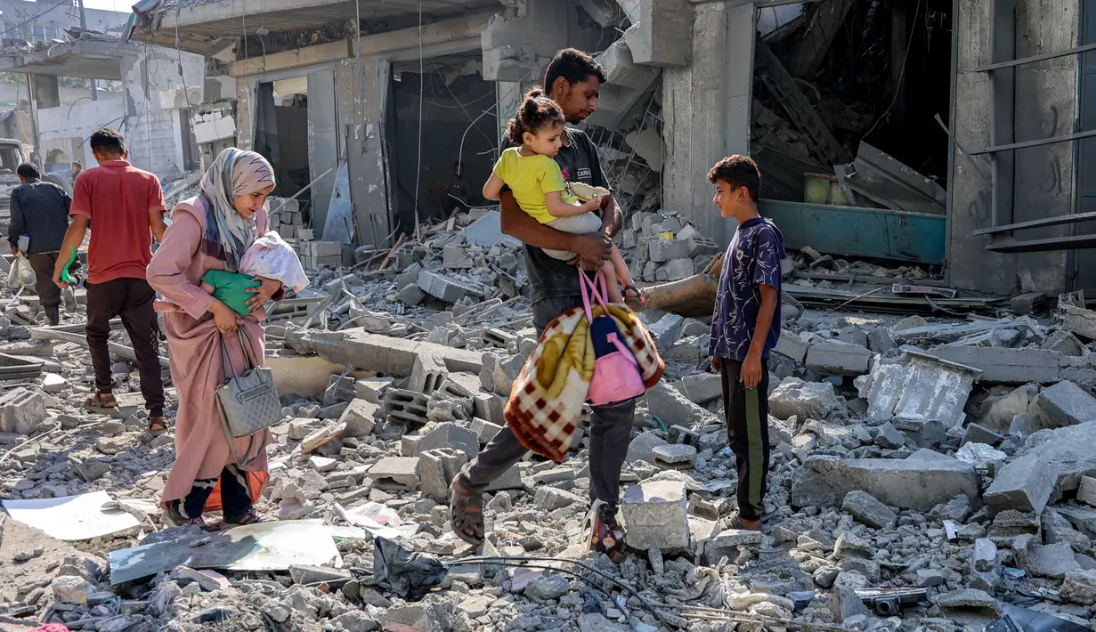Sementara itu, pada Sabtu 28 Juni 2025, militer Israel mengeluarkan perintah pengusiran bagi warga Palestina di Gaza. (Omar AL-QATTAA/AFP)