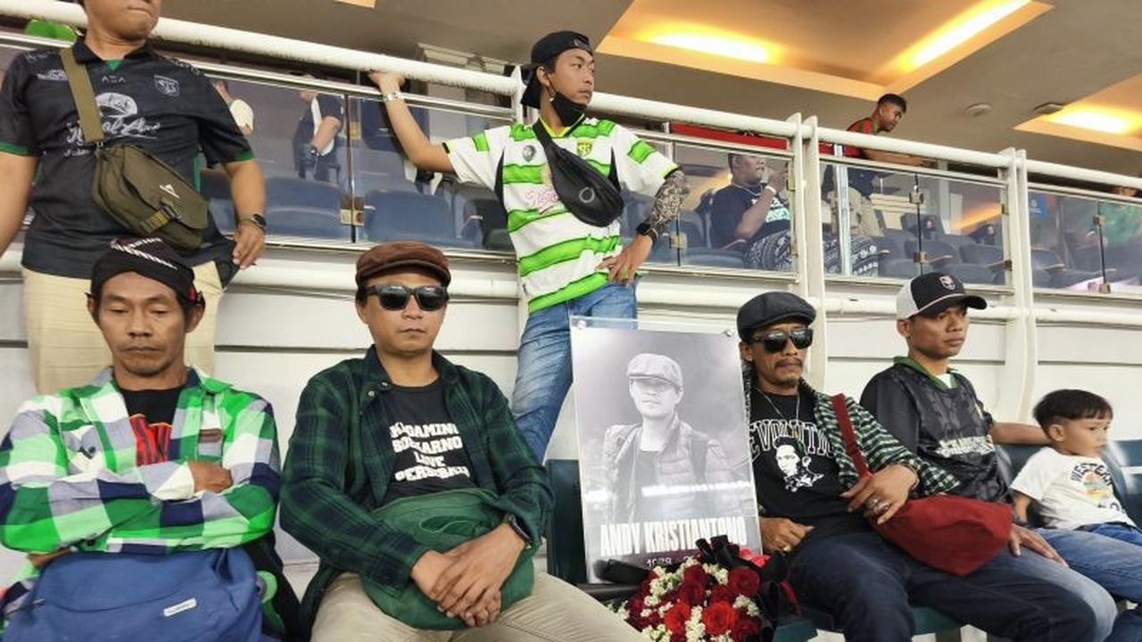 Persebaya Hormati Andi Peci dalam Anniversary Game: Persembahan Emosional untuk Pejuang Kebangkitan Klub
