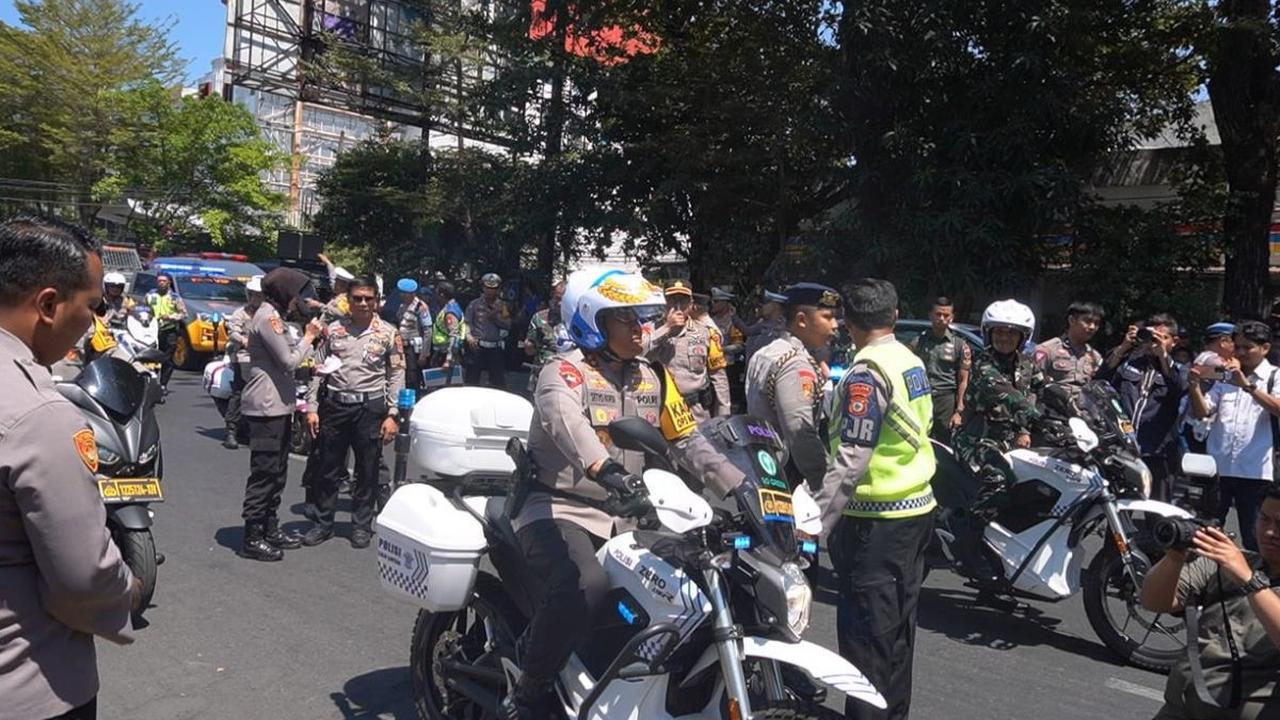 Meski demikian, Setyo tak mengungkapkan kerawanan seperti apa pada 3.201 TPS di Sulsel. Ia menegaskan tidak ingin terlalu percaya diri jika Sulsel aman.<br>