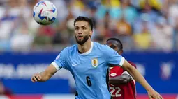 Pada menit kedelapan Uruguay berhasil unggul 1-0 lewat sontekan Rodrigo Bentancur.  (AP Photo/Jacob Kupferman)