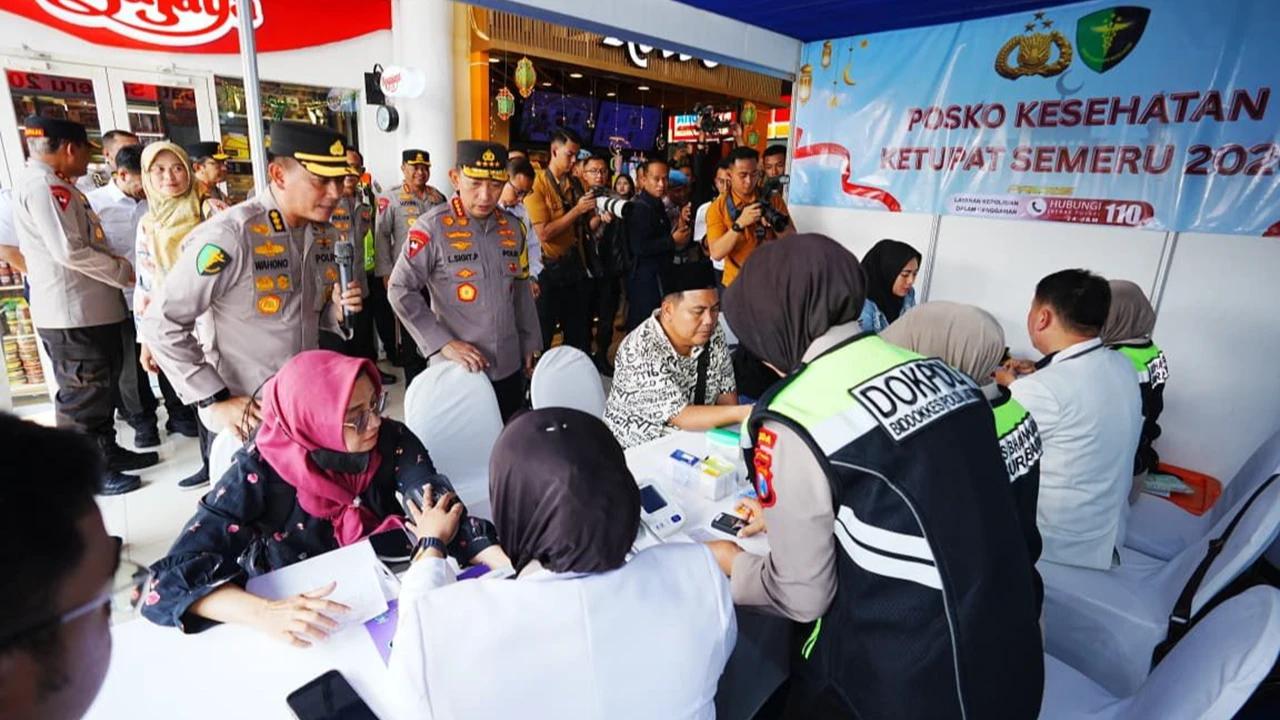 Tinjau Stasiun Surabaya Gubeng, Kapolri Instruksikan Beri Pelayanan Maksimal ke Pemudik