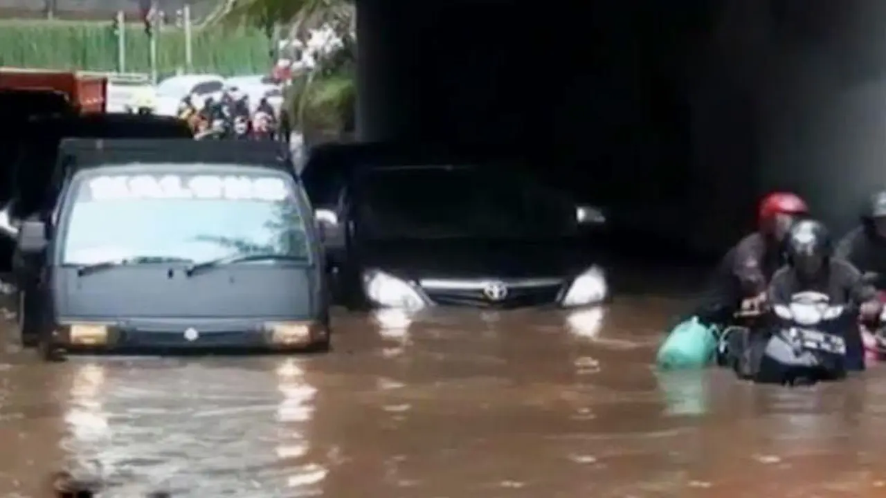 Segmen 1: Hujan Deras di Jakarta hingga Antrean Truk Sampah