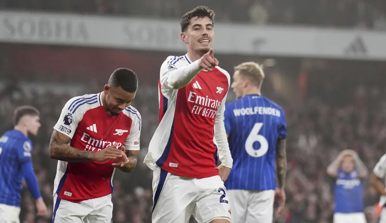 Pemain Arsenal, Kai Havertz melakukan selebrasi setelah mencetak gol ke gawang Ipswich Town pada laga lanjutan Liga Inggris 2024/2025 di Emirates Stadium, London, Inggris, Sabtu (28/12/2024) WIB. (AP Photo/Kin Cheung)
