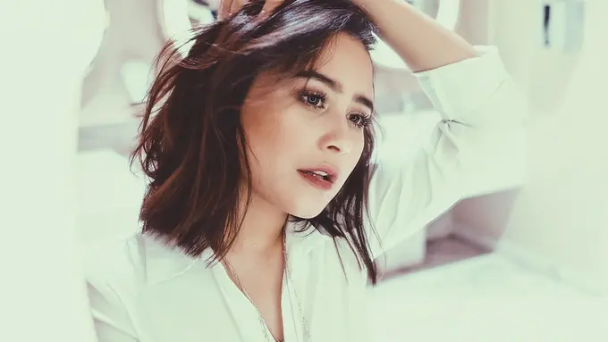 [Bintang] Penggemar Prilly Latuconsina? 3 Fashion Item Ini yang Wajib Kamu Punya di Lemari