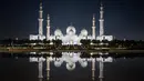 Masjid Agung Sheikh Zayed Abu Dhabi merupakan salah satu masjid termegah di dunia. (FADEL SENNA/AFP)
