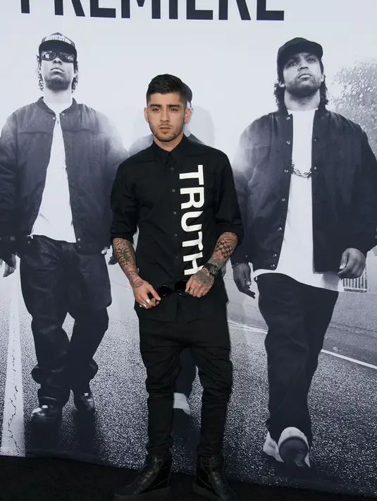 Tapi, jangan salah kedua pria ini sontak menghebohkan netizen. Dua pria ganteng ini bak pinang dibelah dua dengan Zayn Malik. Shyan Ranje dan Flamur Ukshini disebut-sebut kembaran Zayn. (AFP/Bintang.com)