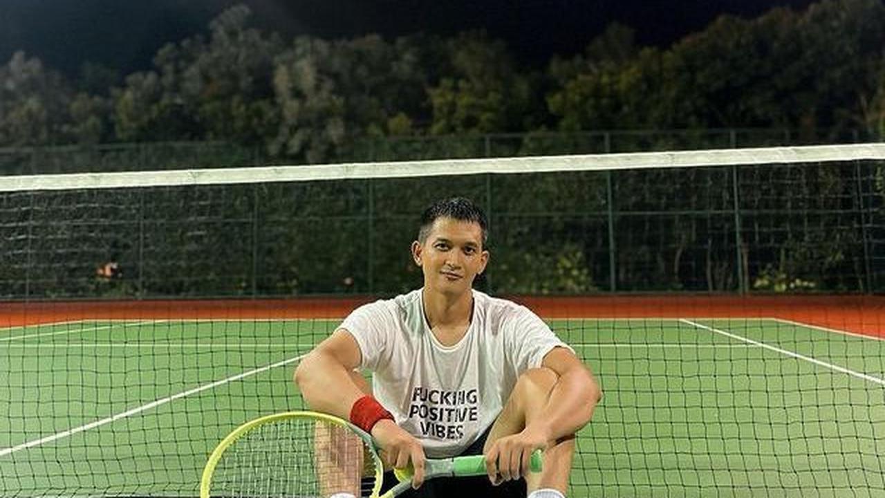 Rezky Aditya adalah aktor kelahiran 26 Februari 1985. Aktor 38 tahun ini mengawali karier di dunia hiburan pada tahun 2004 silam. Ia menikahi aktris cantik Citra Kirana pada tahun 2019 lalu dan dikaruniai seorang putra.