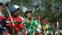 Sejumlah peserta bersiap untuk membidik sasaran saat eksibisi nomor Barebow dalam Seleksi Nasional (Seleknas) Pengurus Besar Persatuan Panahan Indonesia (PB Perpani) di Lapangan Panahan, Gelora Bung Karno, Senayan, Jakarta, Rabu (8/3/2023). Eksibisi Barebow tersebut bertujuan untuk mendorong agar divisi Barebow dapat masuk dalam agenda Pekan Olahraga Nasional (PON) 2024 di Provinsi Aceh dan Sumatera Utara. (Dok. PB Perpani)