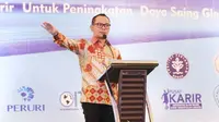 Menteri Ketenagakerjaan (Menaker) M Hanif Dhakiri mengajak para pemangku kepentingan mengubah basis pembangunan dari SDA ke SDM.