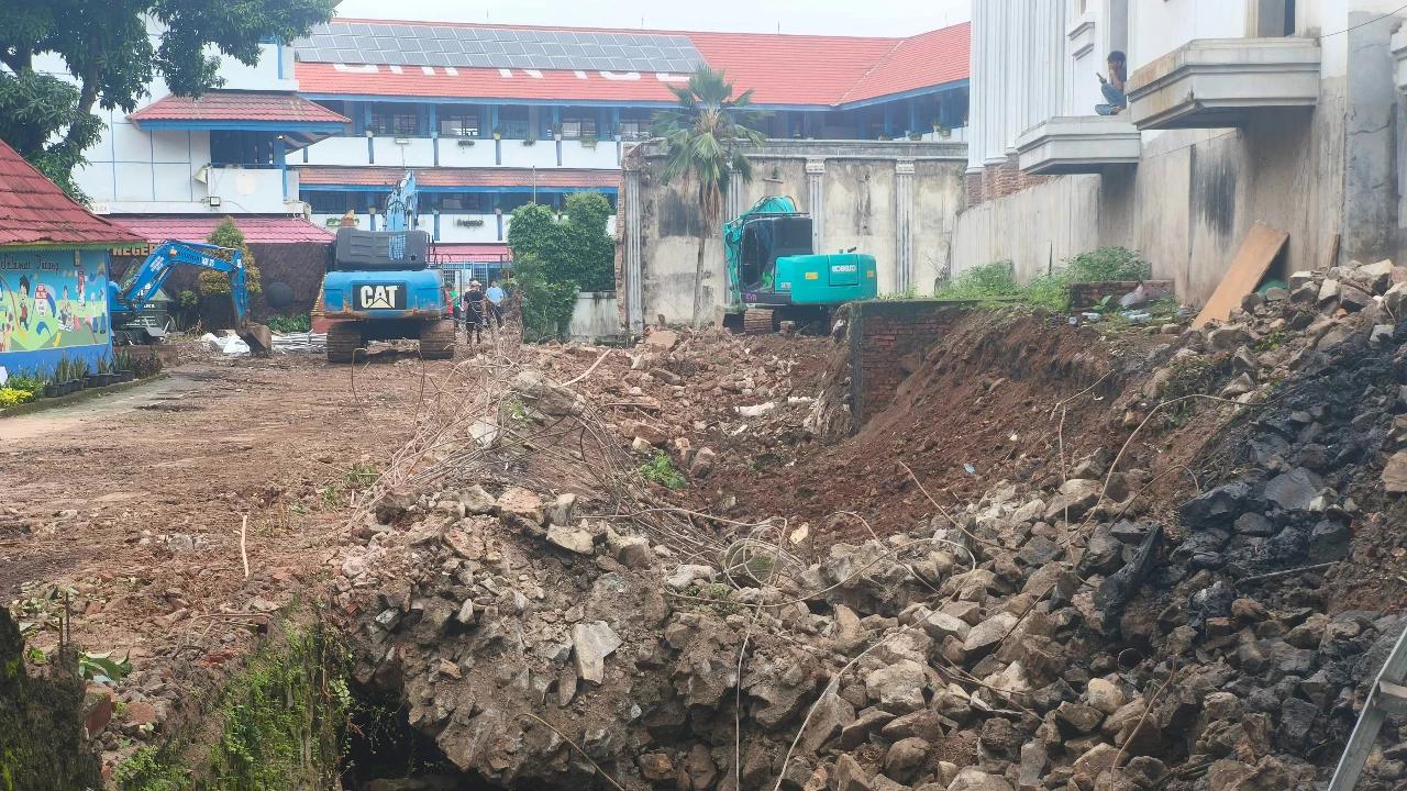 Pemprov DKI Klaim Tembok SMPN 182 Jakarta Hendak Diperbaiki Usai Imlek: Cuma Keburu Roboh