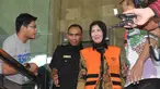 Istri Wali Kota Palembang Romi Herton, Masyitoh, diperiksa KPK selama 30 menit, Jakarta, Kamis (2/10/2014) (Liputan6.Com/Miftahul Hayat)