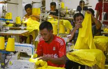 FOTO: Jurus Perusahaan Konfeksi Ini Bertahan di Tengah Lesunya Industri Tekstil